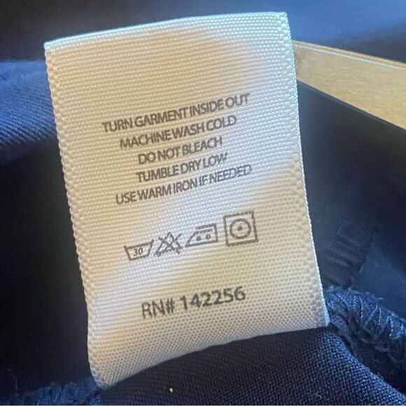 Figs Blue Technical Collection 2 Pocket V Neck Top Size Medium - Picture 5 of 11